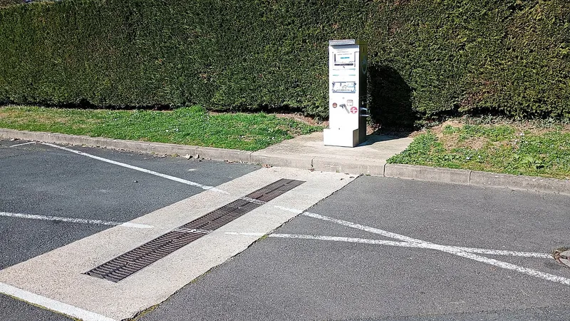 Service station