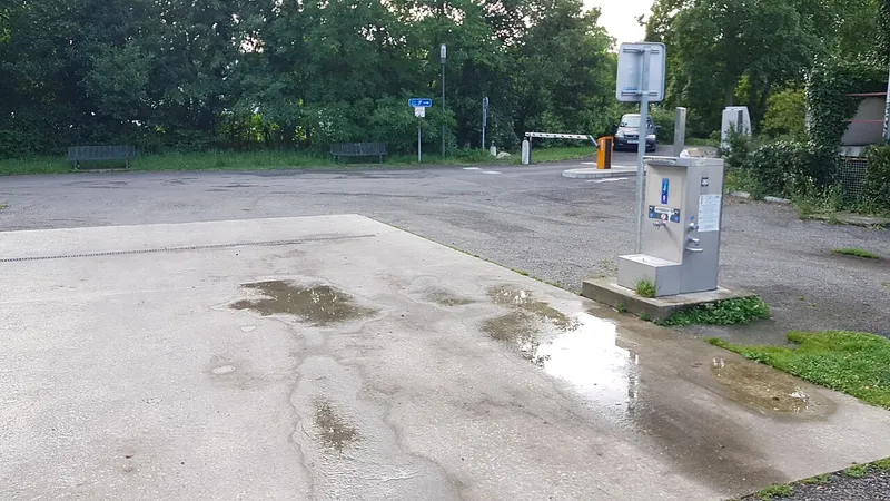 Service station
