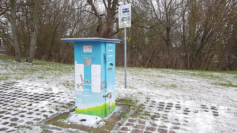 Service station