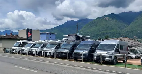 Parcheggio per camper e caravan con servizi completi – photo 7