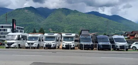Parcheggio per camper e caravan con servizi completi – photo 6