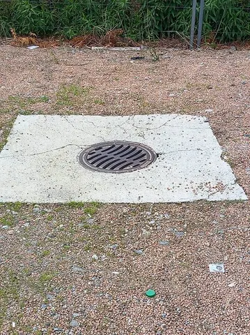 Parcheggio per camper e caravan con servizi completi – photo 3
